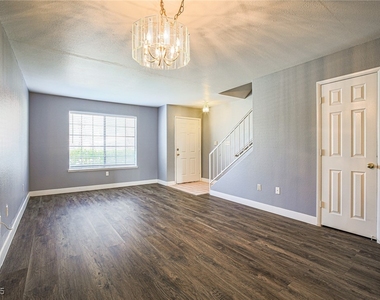 2851 S Valley View Boulevard - Photo Thumbnail 3