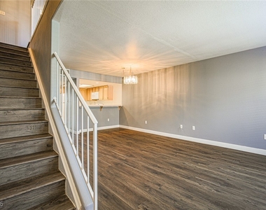 2851 S Valley View Boulevard - Photo Thumbnail 18