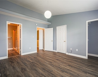 2851 S Valley View Boulevard - Photo Thumbnail 12