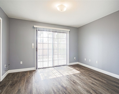 2851 S Valley View Boulevard - Photo Thumbnail 9