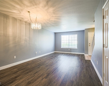 2851 S Valley View Boulevard - Photo Thumbnail 5