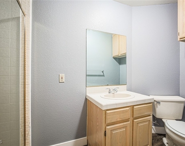 2851 S Valley View Boulevard - Photo Thumbnail 6