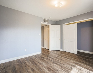 2851 S Valley View Boulevard - Photo Thumbnail 10