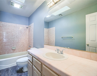 2851 S Valley View Boulevard - Photo Thumbnail 17