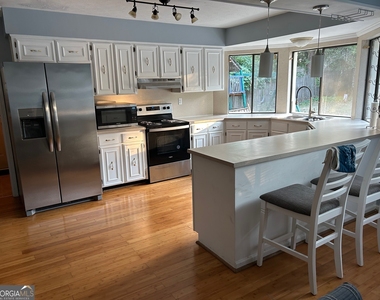 6317 Fox Chapel Drive - Photo Thumbnail 4