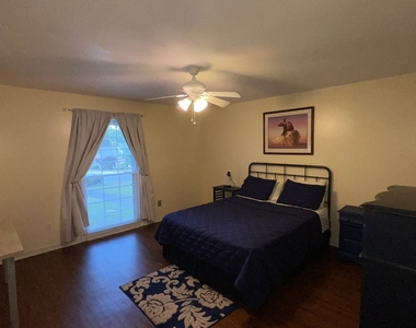 6317 Fox Chapel Drive - Photo Thumbnail 8