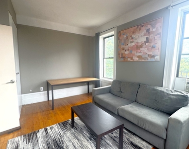 31-4 32nd Street - Photo Thumbnail 1