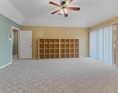 6752 Macintosh Drive - Photo Thumbnail 18