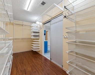 6752 Macintosh Drive - Photo Thumbnail 21