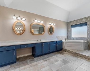6752 Macintosh Drive - Photo Thumbnail 19