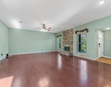 6752 Macintosh Drive - Photo Thumbnail 4