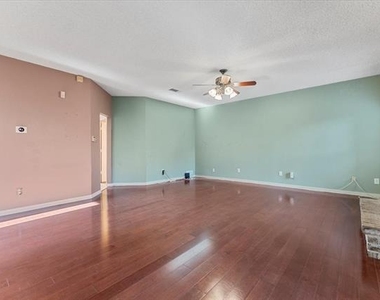 6752 Macintosh Drive - Photo Thumbnail 3