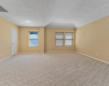 6752 Macintosh Drive - Photo Thumbnail 16