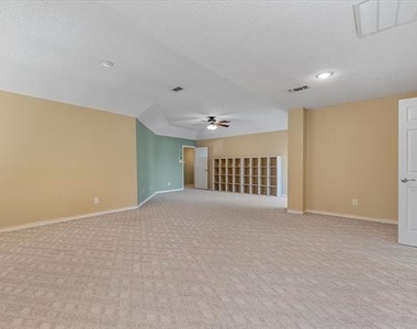 6752 Macintosh Drive - Photo Thumbnail 17