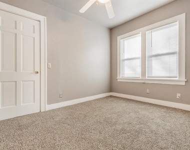 802 Nw 31 Street - Photo Thumbnail 4