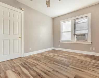 802 Nw 31 Street - Photo Thumbnail 2