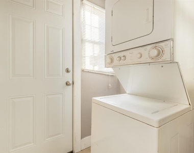 802 Nw 31 Street - Photo Thumbnail 10
