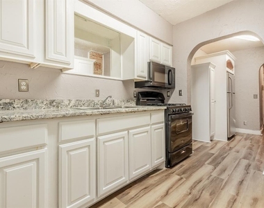802 Nw 31 Street - Photo Thumbnail 11