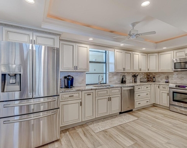 400 Beach Road - Photo Thumbnail 5