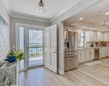 400 Beach Road - Photo Thumbnail 3
