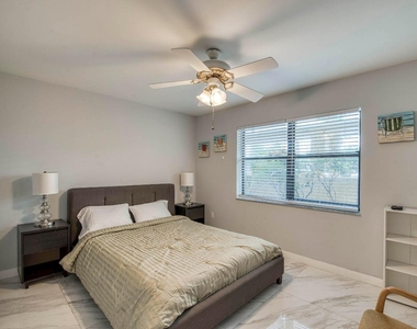 896 N Federal Highway - Photo Thumbnail 15