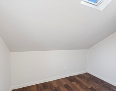 84 Pleasure Avenue - Photo Thumbnail 12