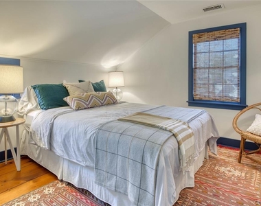 1800 Village Lane - Photo Thumbnail 5