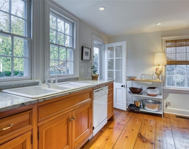 1800 Village Lane - Photo Thumbnail 6