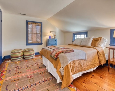 1800 Village Lane - Photo Thumbnail 4