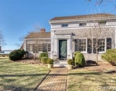1800 Village Lane - Photo Thumbnail 11