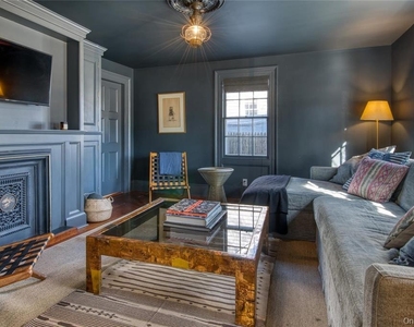 1800 Village Lane - Photo Thumbnail 8