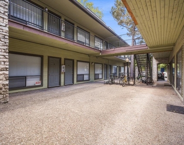 2815 Rio Grande St - Photo Thumbnail 7