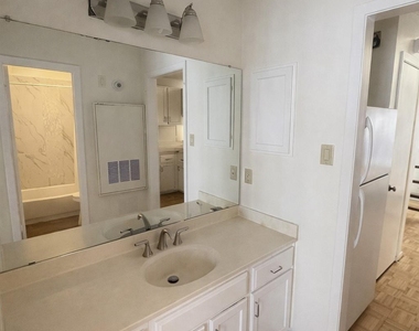 2815 Rio Grande St - Photo Thumbnail 4