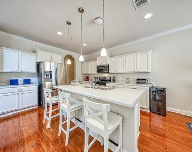 2304 S Lakeline Blvd - Photo Thumbnail 4