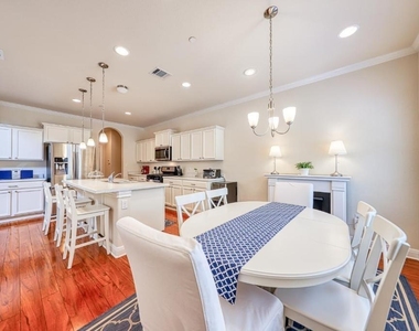 2304 S Lakeline Blvd - Photo Thumbnail 7