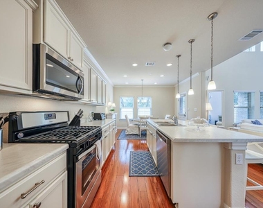 2304 S Lakeline Blvd - Photo Thumbnail 5