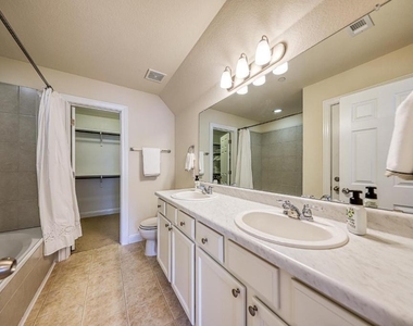 2304 S Lakeline Blvd - Photo Thumbnail 13