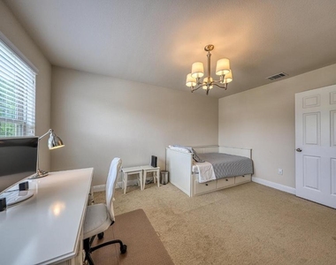 2304 S Lakeline Blvd - Photo Thumbnail 14