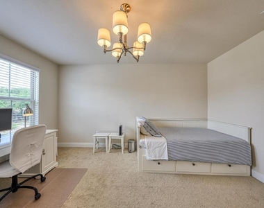 2304 S Lakeline Blvd - Photo Thumbnail 15