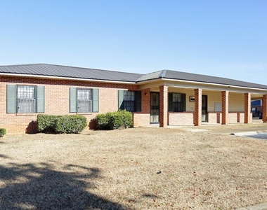 103 Pecan Ln - Photo Thumbnail 2