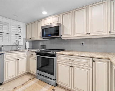 271 Southbay Drive - Photo Thumbnail 3