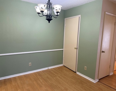 2121 Hepburn Street - Photo Thumbnail 4
