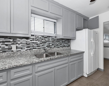4203 Hirsch Road - Photo Thumbnail 2