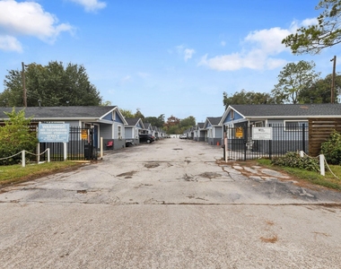 4203 Hirsch Road - Photo Thumbnail 6