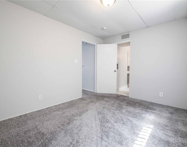 239 W Cleveland Avenue - Photo Thumbnail 2