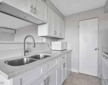 239 W Cleveland Avenue - Photo Thumbnail 3