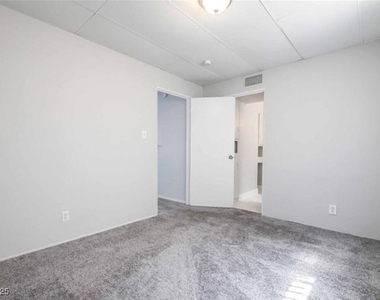 239 W Cleveland Avenue - Photo Thumbnail 11