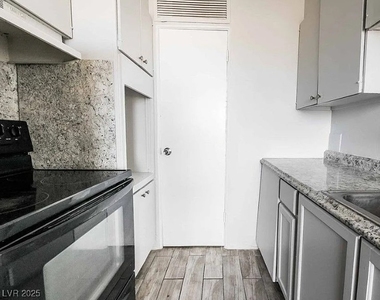 239 W Cleveland Avenue - Photo Thumbnail 3