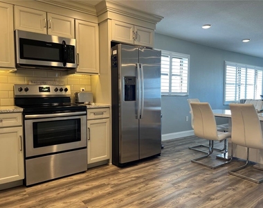 1270 Gulf Boulevard - Photo Thumbnail 8