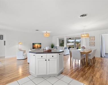 3488 Shady Bluffs Drive - Photo Thumbnail 7